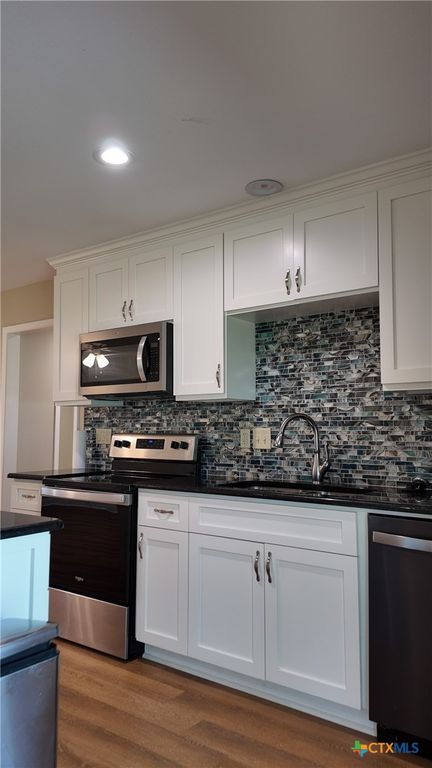 Image 4 of property listing at 608 W Thomas, Cuero, TX 77954