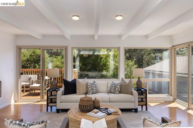 84 TEMPLAR PLACE, Oakland, CA 94618