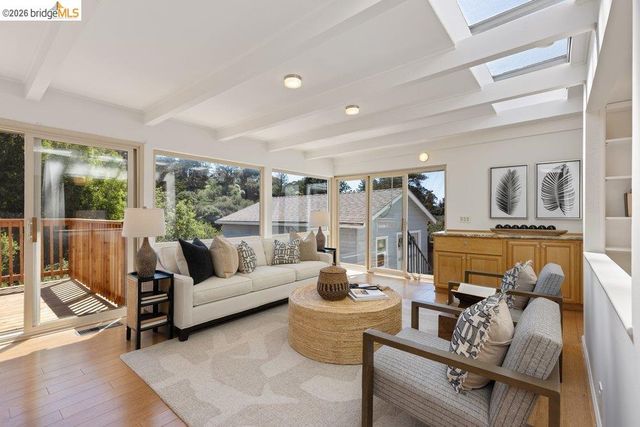 84 TEMPLAR PLACE, Oakland, CA 94618