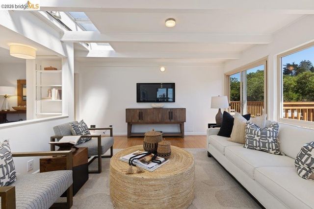 84 TEMPLAR PLACE, Oakland, CA 94618