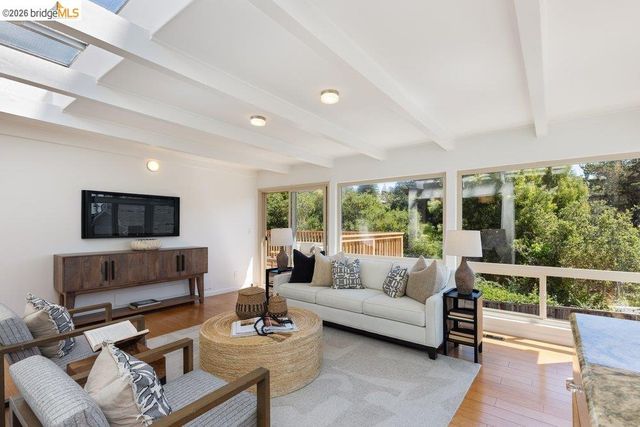 84 TEMPLAR PLACE, Oakland, CA 94618