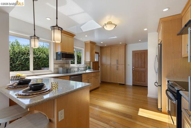 84 TEMPLAR PLACE, Oakland, CA 94618