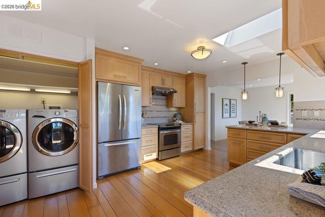 84 TEMPLAR PLACE, Oakland, CA 94618