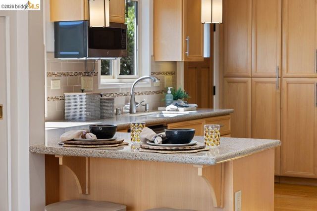 84 TEMPLAR PLACE, Oakland, CA 94618