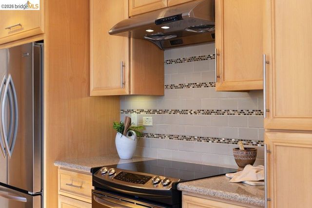 84 TEMPLAR PLACE, Oakland, CA 94618