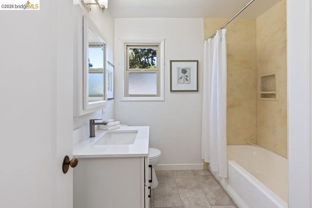 84 TEMPLAR PLACE, Oakland, CA 94618