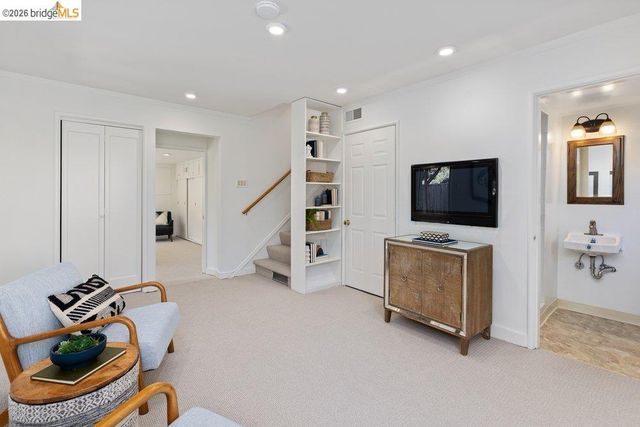 84 TEMPLAR PLACE, Oakland, CA 94618