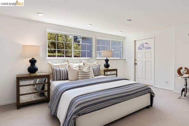 84 TEMPLAR PLACE, Oakland, CA 94618