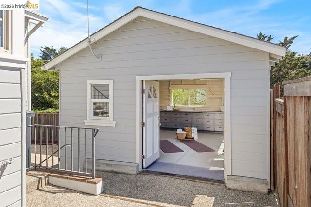 84 TEMPLAR PLACE, Oakland, CA 94618