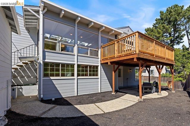 84 TEMPLAR PLACE, Oakland, CA 94618