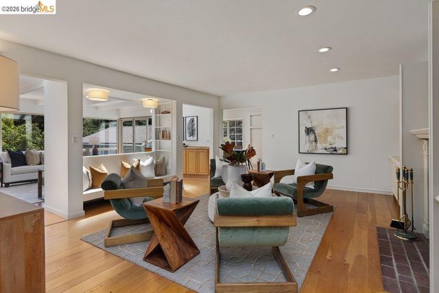 84 TEMPLAR PLACE, Oakland, CA 94618