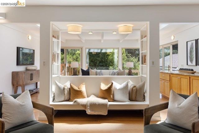 84 TEMPLAR PLACE, Oakland, CA 94618