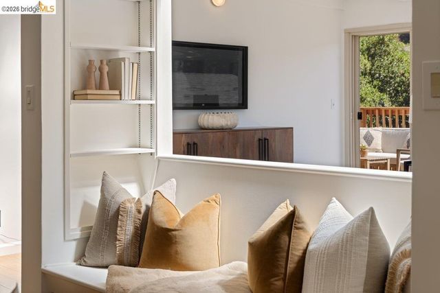 84 TEMPLAR PLACE, Oakland, CA 94618