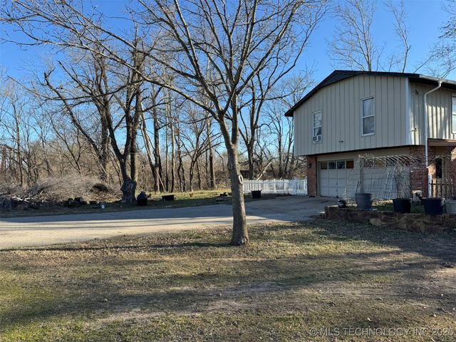 20850 N 3946 Road, Bartlesville, OK 74003