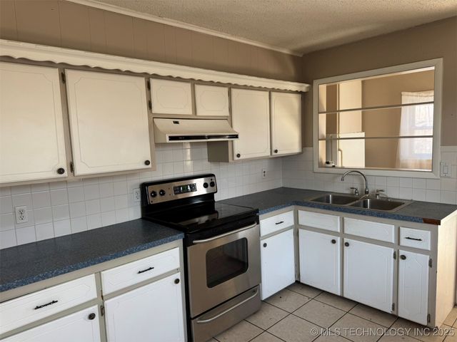 20850 N 3946 Road, Bartlesville, OK 74003