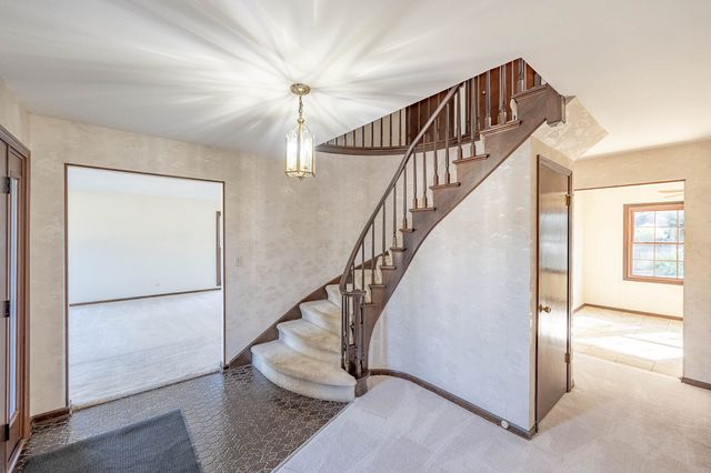 1609 Barry Lane, Glenview, IL 60025