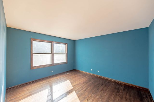 1609 Barry Lane, Glenview, IL 60025
