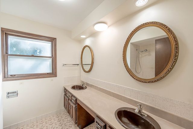 1609 Barry Lane, Glenview, IL 60025