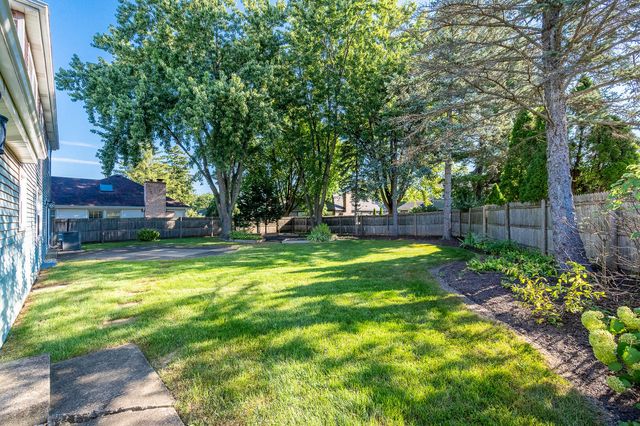 1609 Barry Lane, Glenview, IL 60025