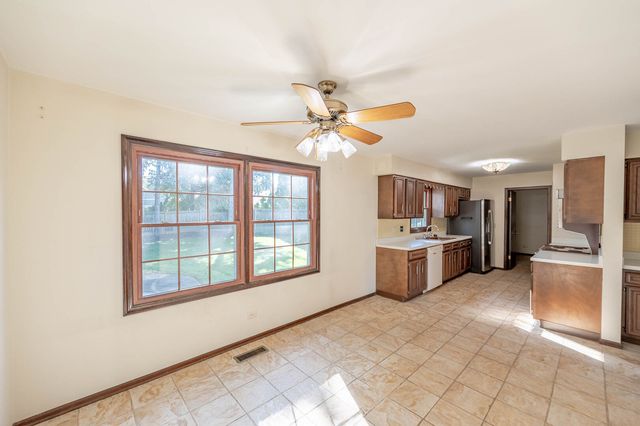1609 Barry Lane, Glenview, IL 60025