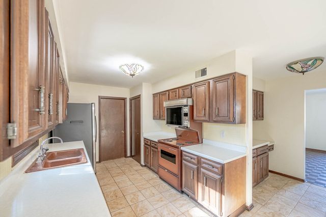 1609 Barry Lane, Glenview, IL 60025