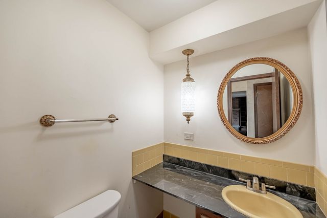 1609 Barry Lane, Glenview, IL 60025