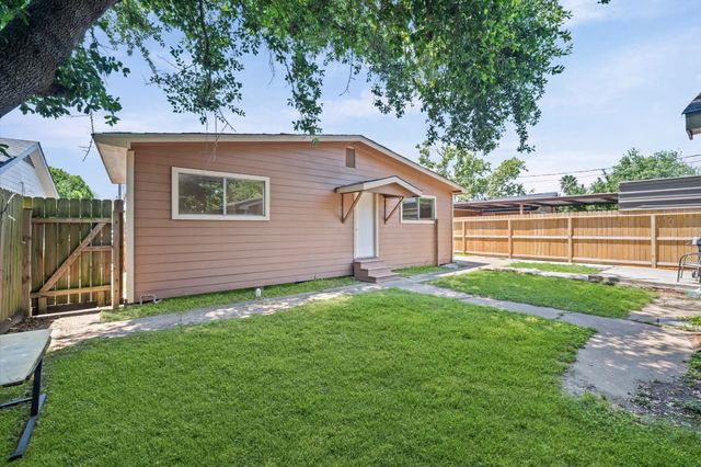 10621 Lane Street, Houston, TX 77029