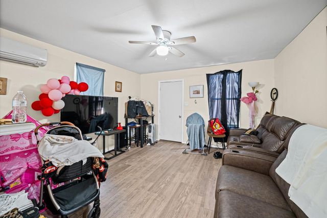 10621 Lane Street, Houston, TX 77029