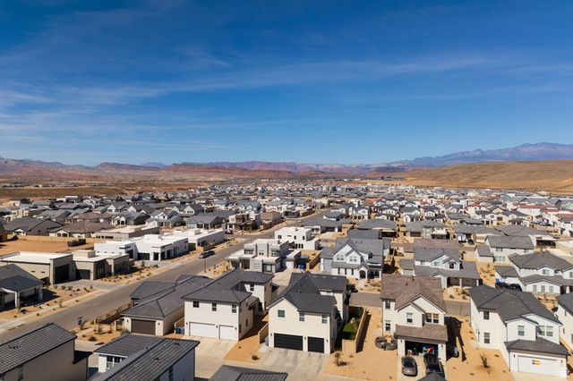 663 W GREEN MOUNTAIN DR, St. George, UT 84790