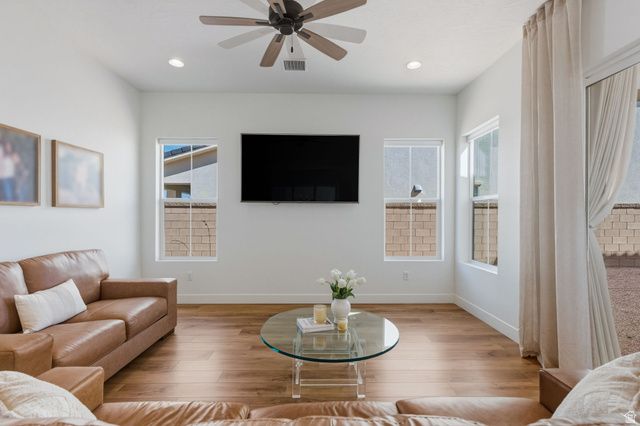 663 W GREEN MOUNTAIN DR, St. George, UT 84790