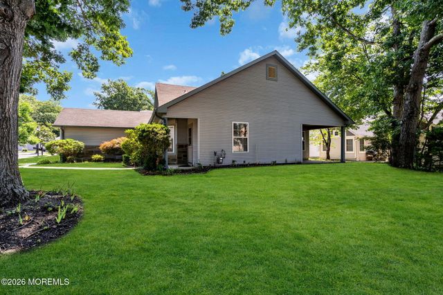 2 Taylor Lane, Jackson, NJ 08527