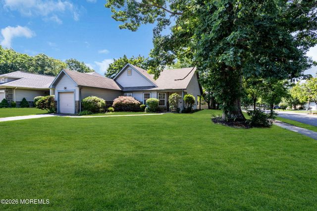 2 Taylor Lane, Jackson, NJ 08527