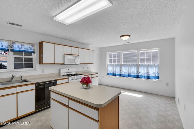 2 Taylor Lane, Jackson, NJ 08527