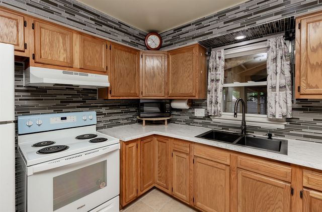 1345 E 16th Street, Des Moines, IA 50316