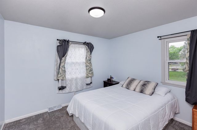 1345 E 16th Street, Des Moines, IA 50316