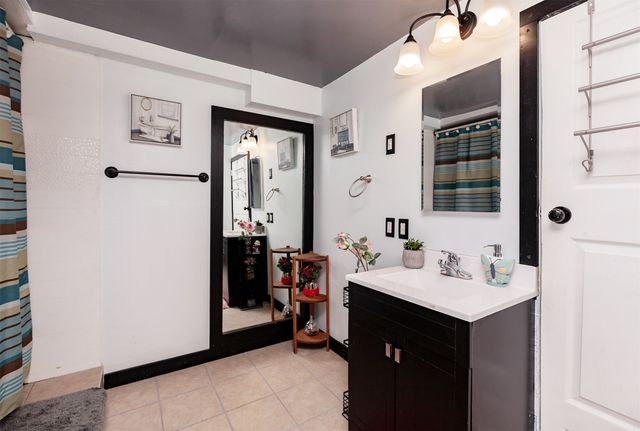 1345 E 16th Street, Des Moines, IA 50316