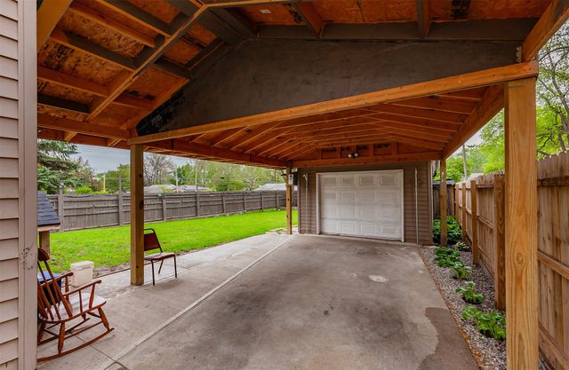 1345 E 16th Street, Des Moines, IA 50316