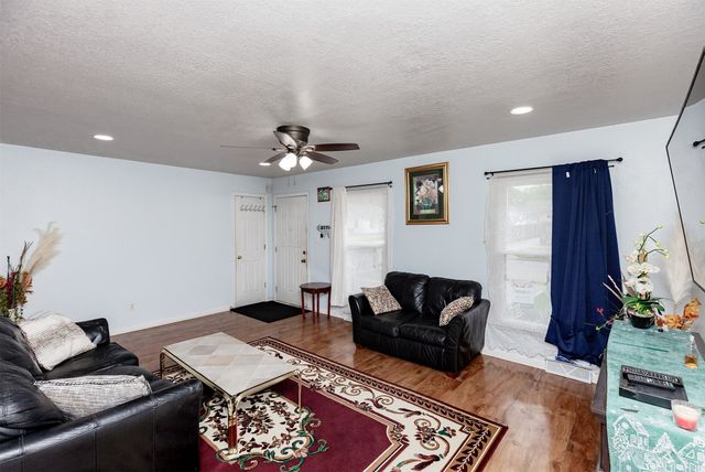 1345 E 16th Street, Des Moines, IA 50316