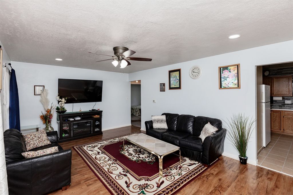 1345 E 16th Street, Des Moines, IA 50316