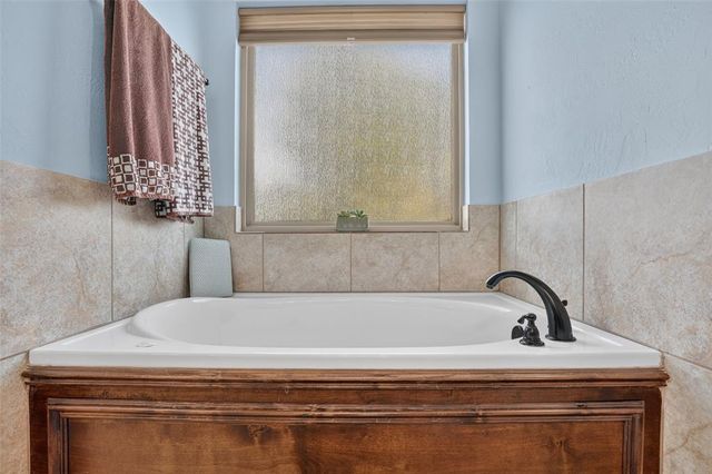 1150 Stone Crest Drive, Edmond, OK 73034