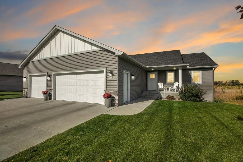 1933 38th Street S, Saint Cloud, MN 56301