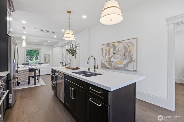 1721 3rd Avenue N, Seattle, WA 98109
