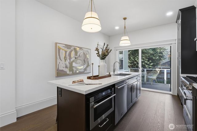 1721 3rd Avenue N, Seattle, WA 98109