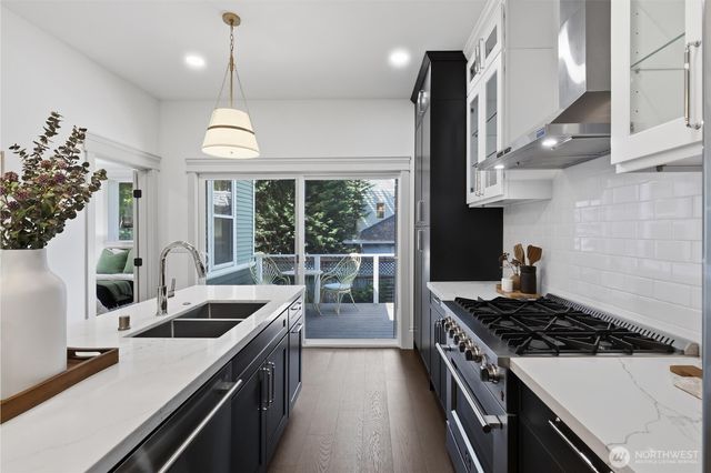 1721 3rd Avenue N, Seattle, WA 98109