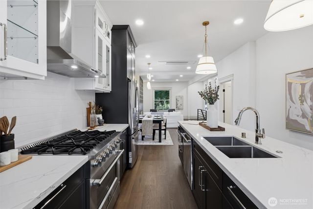 1721 3rd Avenue N, Seattle, WA 98109