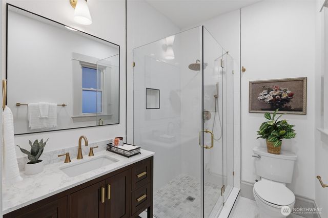 1721 3rd Avenue N, Seattle, WA 98109