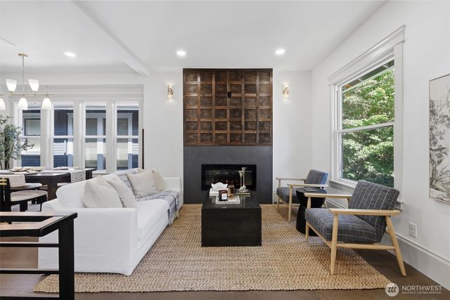 1721 3rd Avenue N, Seattle, WA 98109