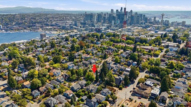 1721 3rd Avenue N, Seattle, WA 98109
