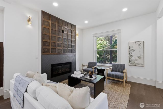 1721 3rd Avenue N, Seattle, WA 98109