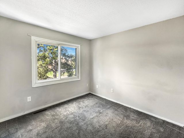 607 E Burnsville Parkway 13, Burnsville, MN 55337